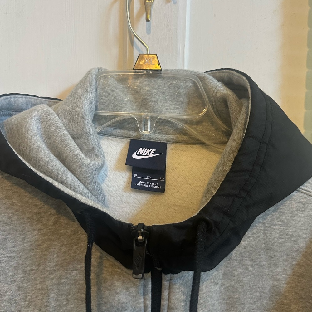 NIKE XL zip sweatshirt, jacket.Wind and rain, resistant hood, and front pockets.